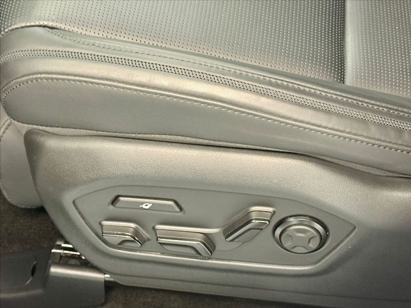 Hyundai Santa Fe 1,6 T-GDI CALLIGRAPHY 4X4 AT - fotka 22 z 23