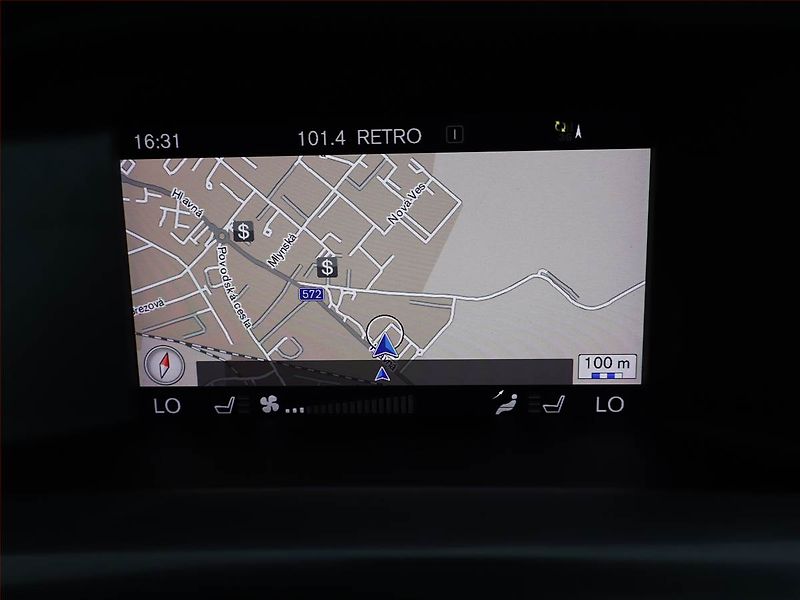 Volvo V60 (2018) R-Design D4 2.0, Automat, Kůže - fotka 15 z 19
