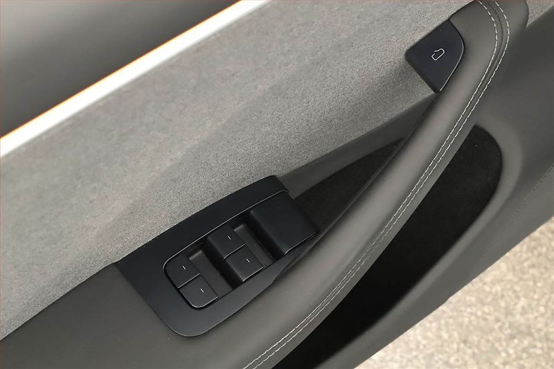 Tesla Model 3 (2024) Standard Range LFP, SoH 96% - fotka 23 z 26