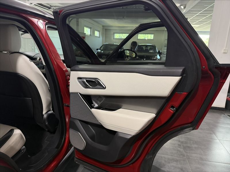 Land Rover Range Rover Velar 2,0   D180 AWD DYNAMIC HSE - fotka 27 z 34
