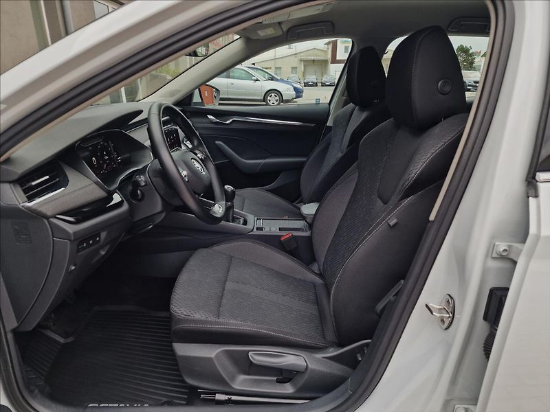 Škoda Octavia 2.0TDI Style, původ ČR,1.Maj. - fotka 19 z 50