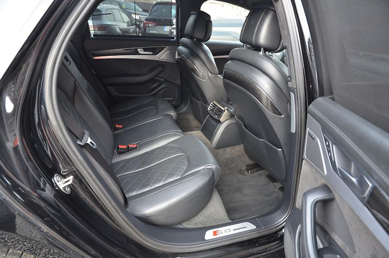 Audi S8 (2017) Plus 4.0 V8 605 PS Quattro - fotka 16 z 47