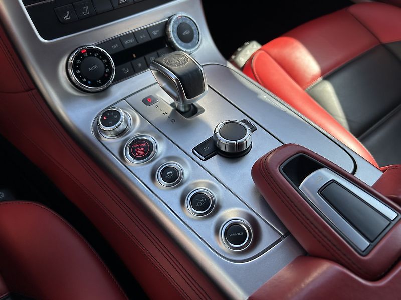 Mercedes-Benz SLS AMG 6.3 V8 Roadster - fotka 25 z 35