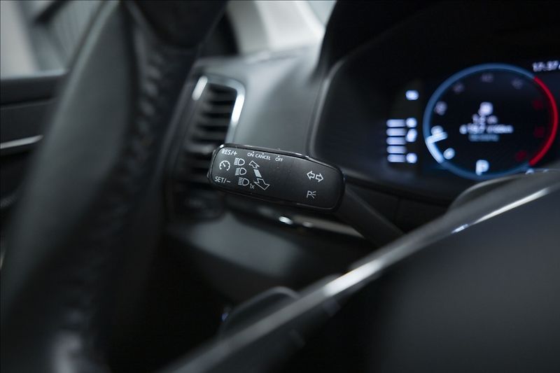 Škoda Karoq 2,0 TDI DSG 4x4 NAVI KAMERA ČR - fotka 35 z 40