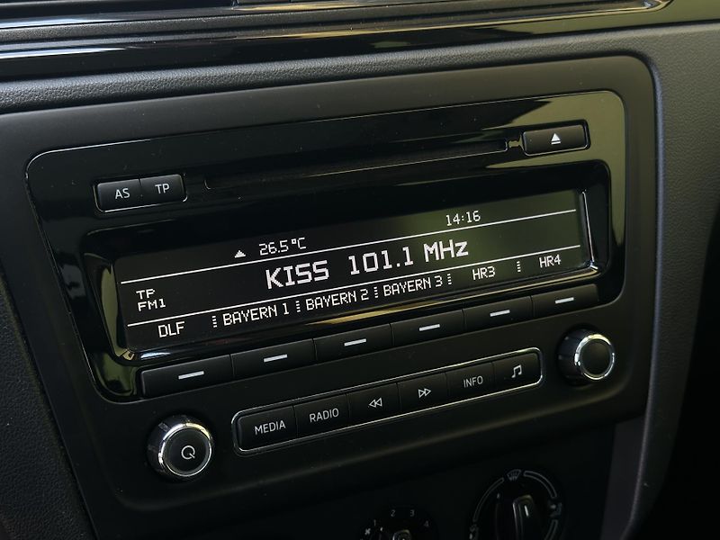 Škoda Rapid (2015) 1.2TSI/77kW *1.Maj. * PANORAMA - fotka 12 z 31