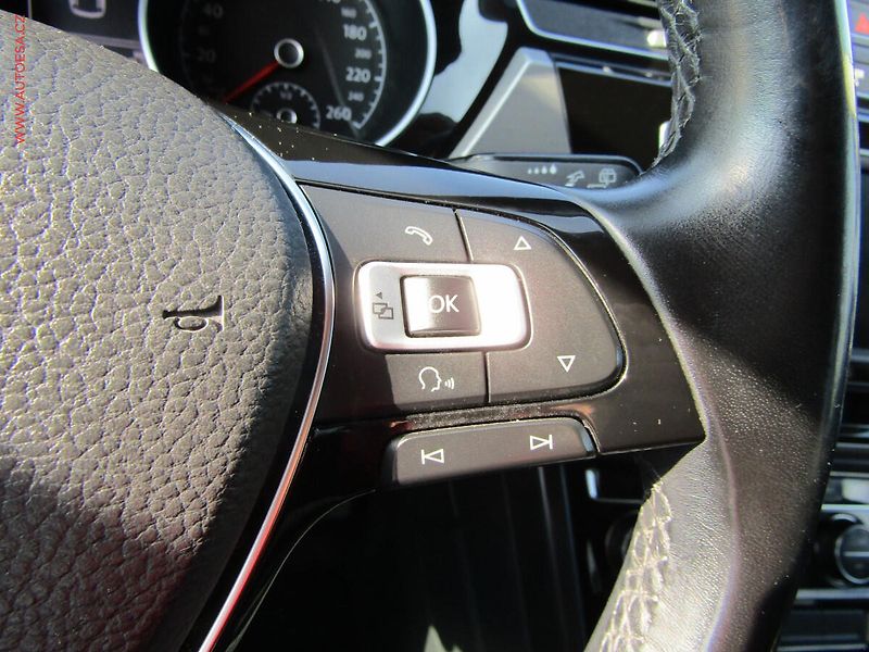 Volkswagen Touran (2016) 2.0 TDi, ČR, Klima - fotka 18 z 18