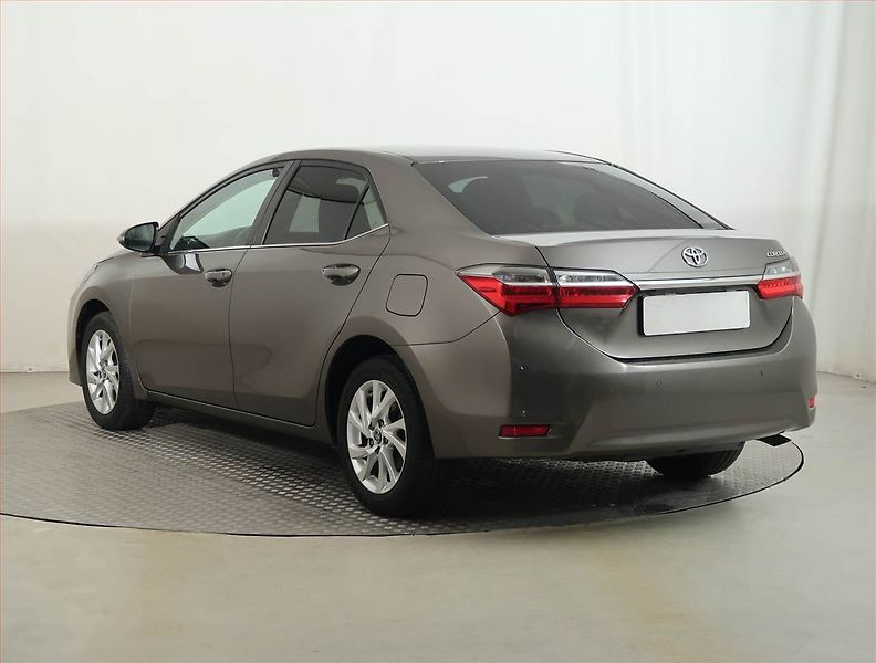Toyota Corolla (2017) 1.6 Valvematic, ČR,1.maj - fotka 4 z 14