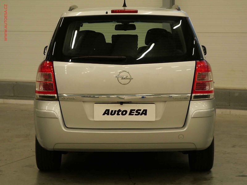 Opel Zafira (2012) 1.6i 7 míst, AC, park.asist - fotka 5 z 21