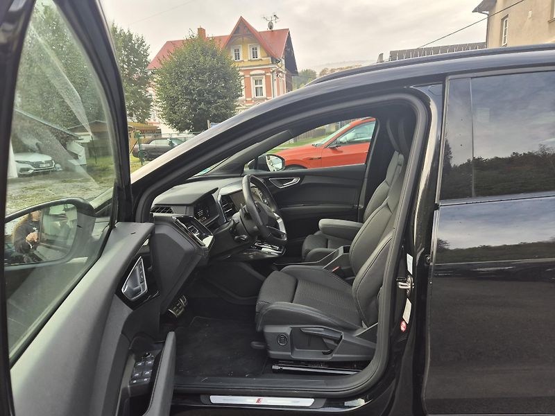 Audi Q4 e-tron 40 150kw 19ALU TZ  SOH 95% - fotka 3 z 5