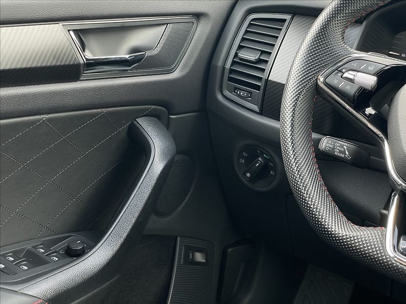 Škoda Kodiaq 2,0 TSI 4x4 DSG RS DCC+ACC+TZ - fotka 15 z 26