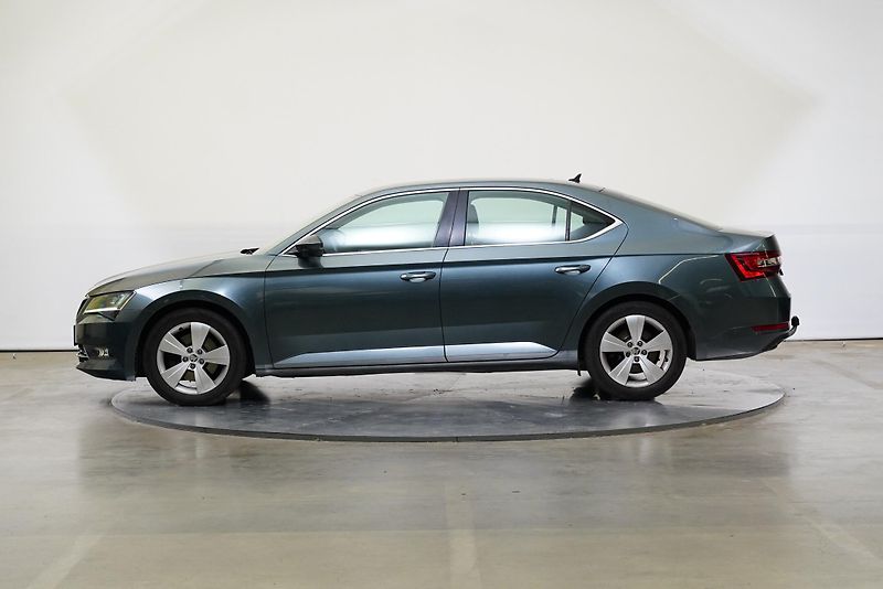 Škoda Superb - fotka 3 z 28
