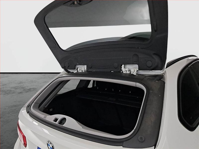 BMW Řada 3 (2017) 318 d, Automat, Navi, Tempomat - fotka 20 z 24