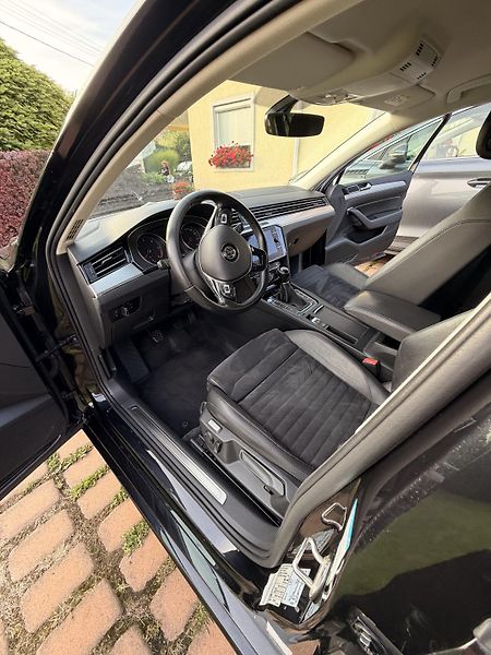 Volkswagen Passat Variant (2018) 2.0TDI,110kW,R-Line,TZ,2.maj. - fotka 10 z 18