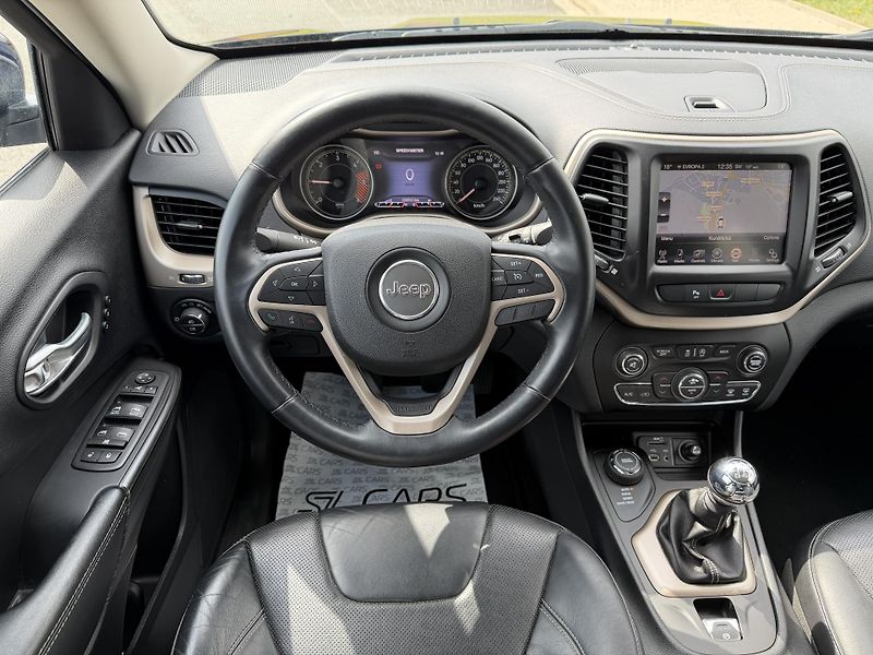 Jeep Cherokee 2.0 M-JET 4X4 LIMITED NAV KŮŽE - fotka 13 z 43