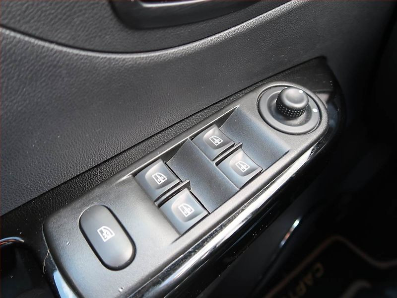Renault Captur (2016) 1.2 TCe, Navi, Tempomat - fotka 16 z 16