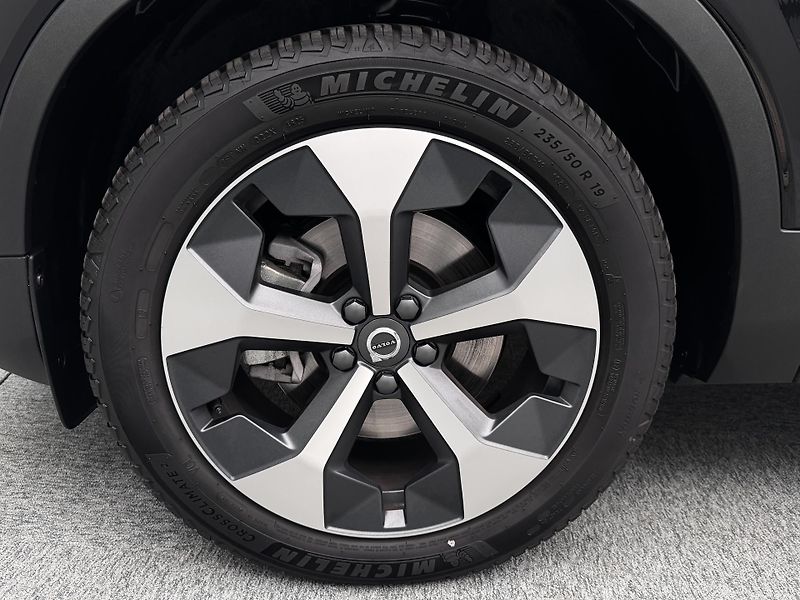 Volvo XC40 B4 DARK ULTRA REZERVACE - fotka 48 z 48