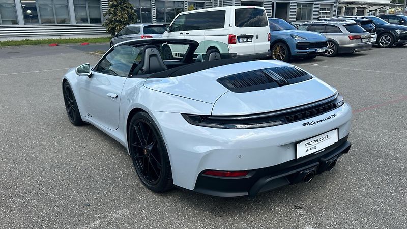Porsche 911 (2026) Carrera 4 GTS Cabriolet - fotka 29 z 30