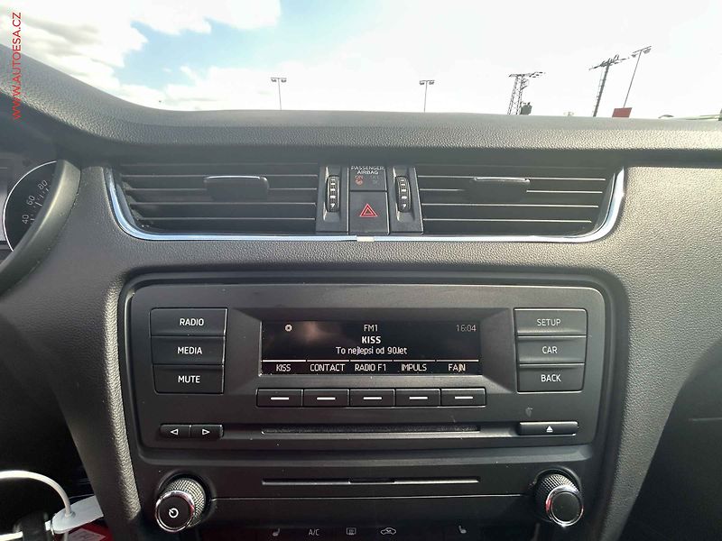 Škoda Octavia (2014) 1.2TSi, AC, výhřev sed - fotka 15 z 16