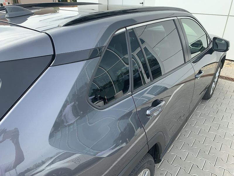 Toyota RAV4 EXECUTIVE SKYVIEW 2.5 HEV 4WD - fotka 34 z 37