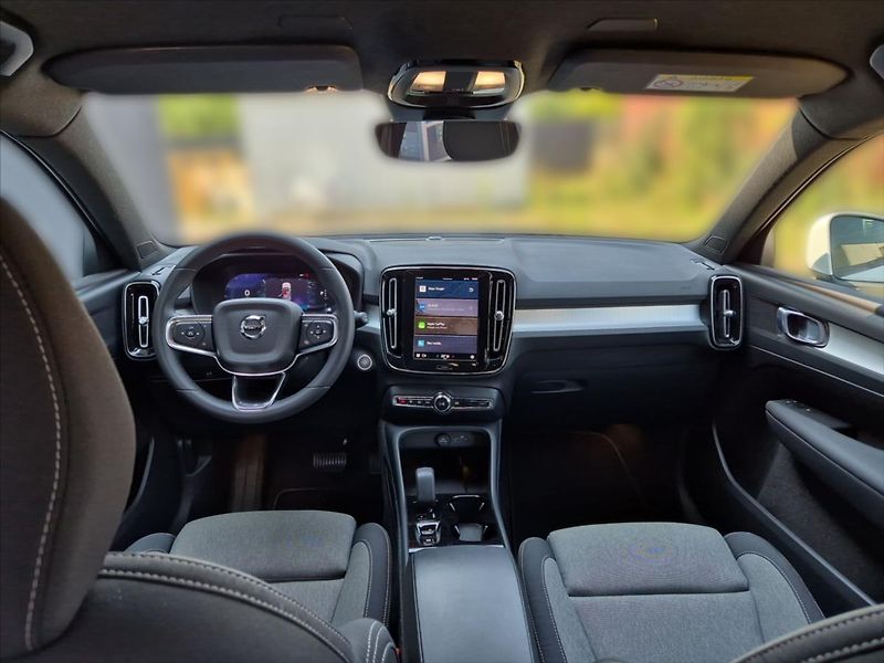 Volvo XC40 2,0 B3 Core - fotka 9 z 18