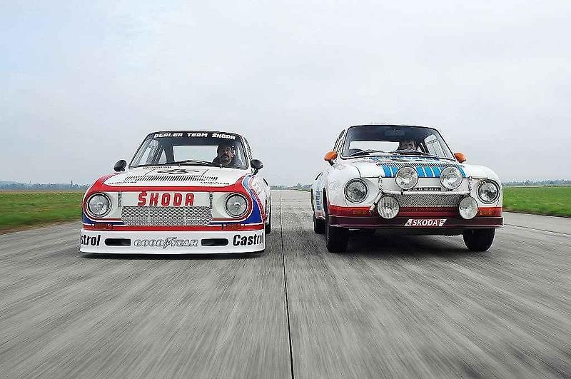 Škoda 130 RS. Vlevo je okruhová verze z roku 1981, vpravo soutěžní provedení z roku 1977.