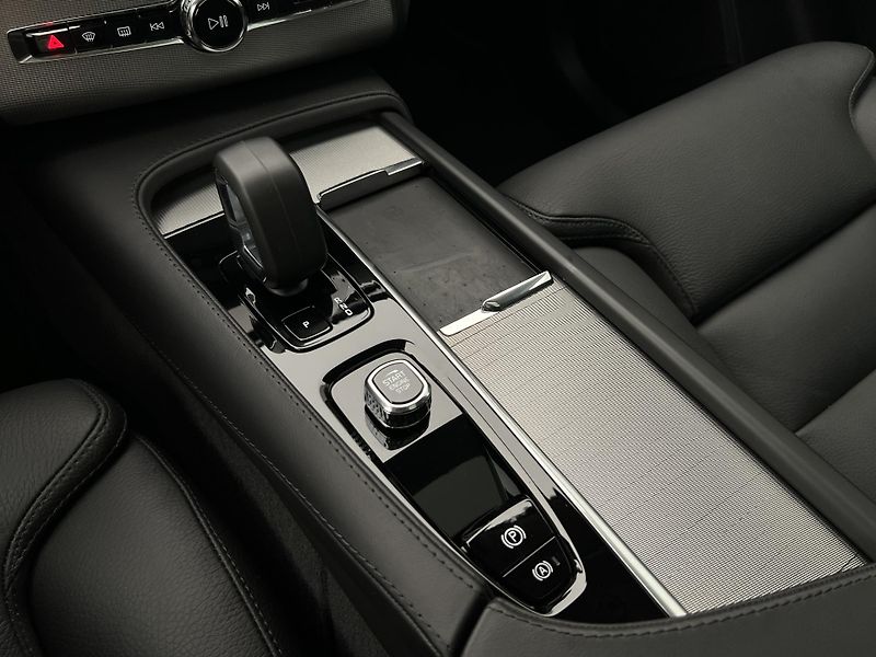 Volvo XC90 B5 AWD BRIGHT PLUS REZERVACE - fotka 29 z 50