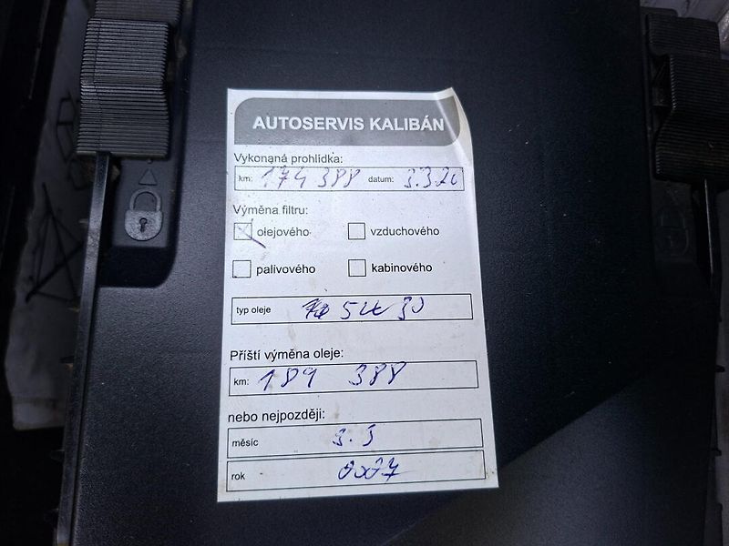Volkswagen Touran (2011) 1.4TSI 103kW 6MAN - fotka 36 z 38