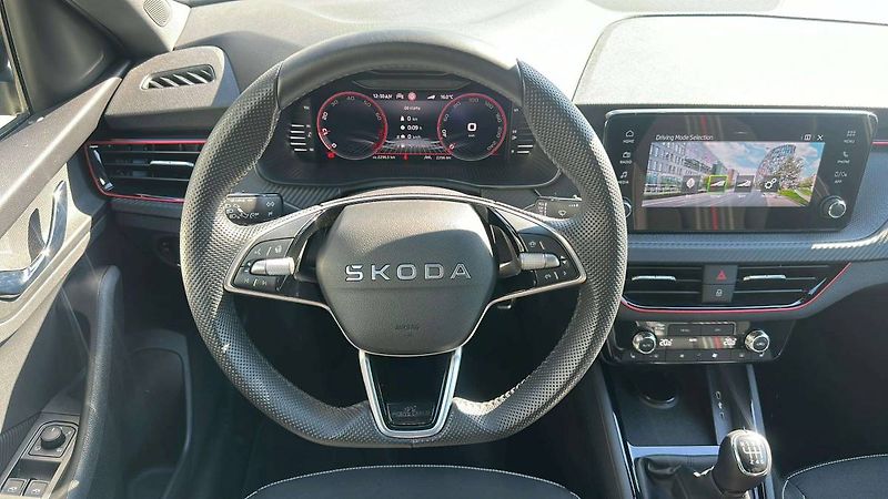 Škoda Kamiq Monte Carlo 1,0 TSI 85kW MT6/5 - fotka 8 z 26