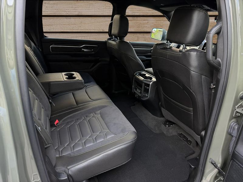 Dodge RAM (2020) +OFFROAD PAKET+LOOK26+HEMI+ - fotka 11 z 21