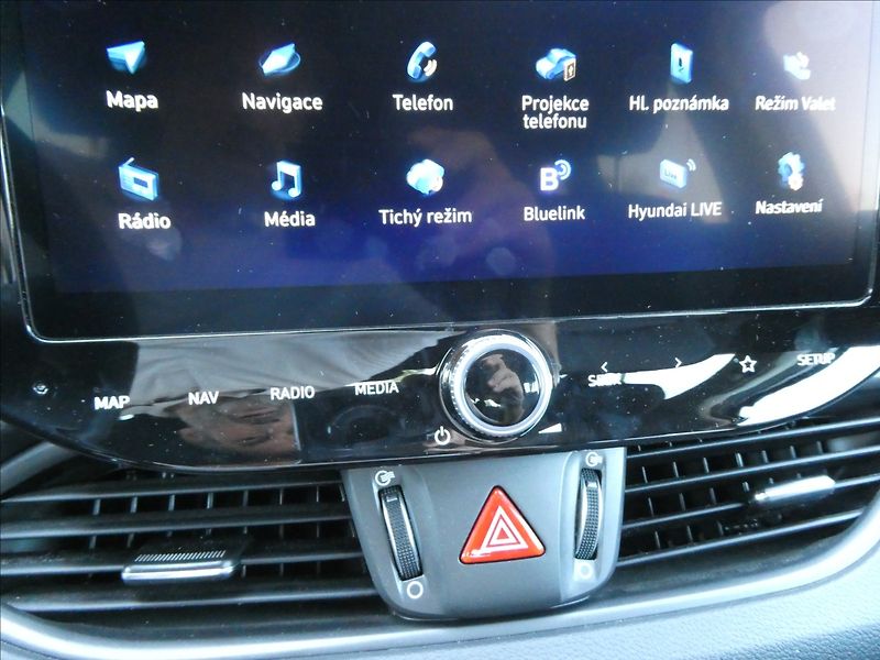 Hyundai i30 1,5 DPI 71kW Family,ČR,záruka - fotka 31 z 46