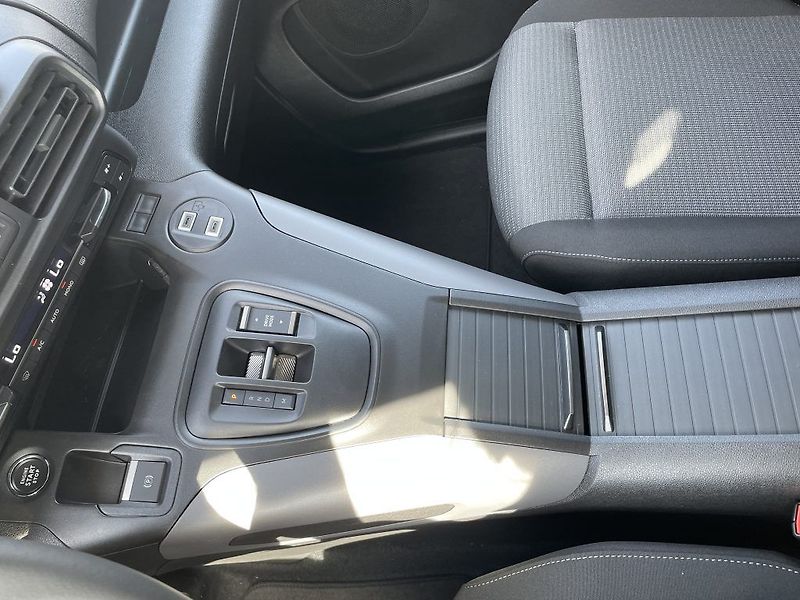 Toyota ProAce City Verso 1.5D 130k VIP 7S ODBĚR 10/2026 - fotka 26 z 33