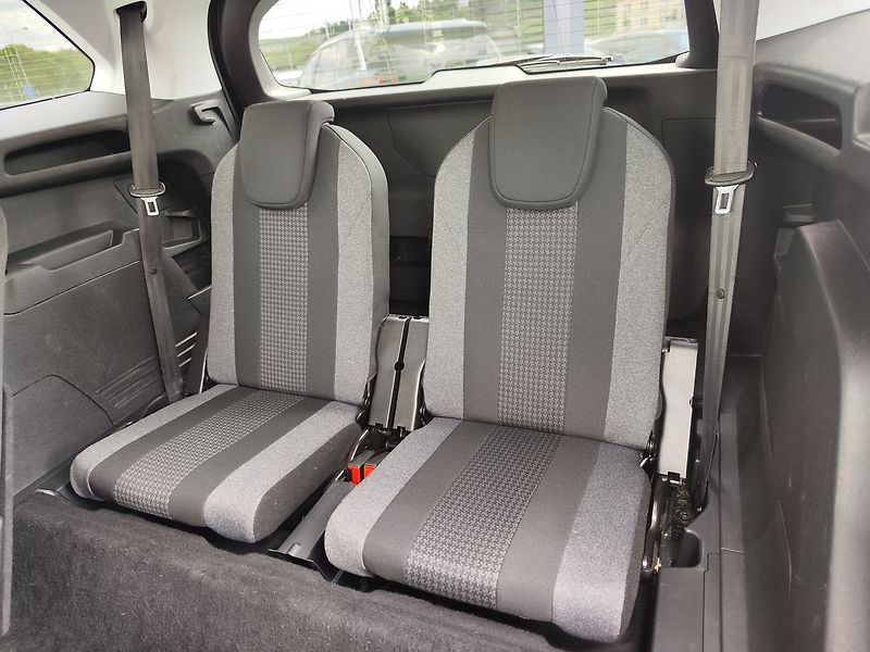 Peugeot 5008 1.6 BlueHDi/88kW Allure S&S - fotka 11 z 34