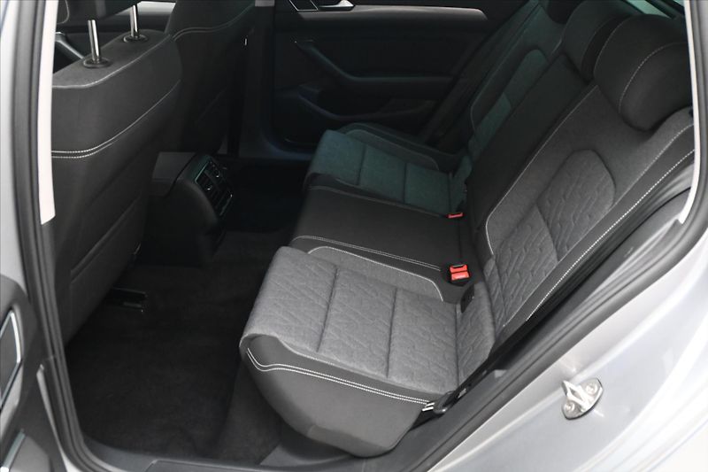Volkswagen Passat 2,0 TDI 110kW DSG Business Zár - fotka 14 z 32