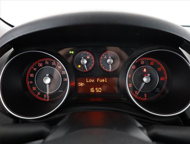 Fiat Punto (2015) 1.4 - fotka 9 z 15
