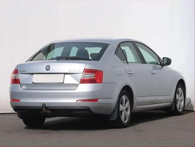 Škoda Octavia (2014) Elegance 2.0 TDI, Tempomat - fotka 5 z 16