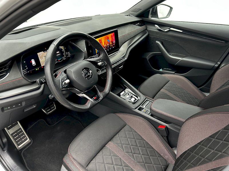 Škoda Octavia (2024) Combi 2.0 TDI 147kW DSG 4x4 RS - fotka 25 z 35