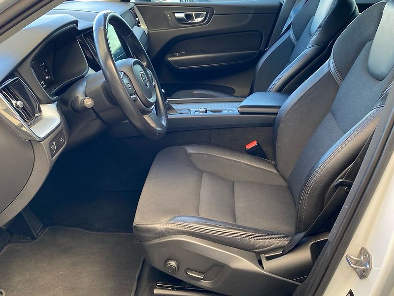 Volvo XC60 D4 AWD MOMENTUM - fotka 5 z 26