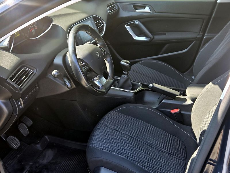 Peugeot 308 bHDi ČR, *SERV.KNÍŽKA*         - fotka 26 z 40
