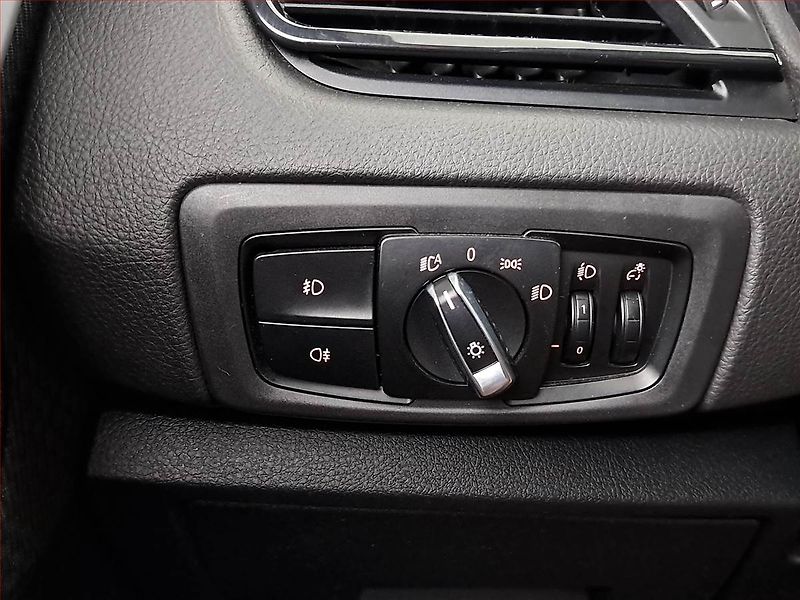 BMW Řada 2 (2016) 216d Gran Tourer, Navi - fotka 19 z 22