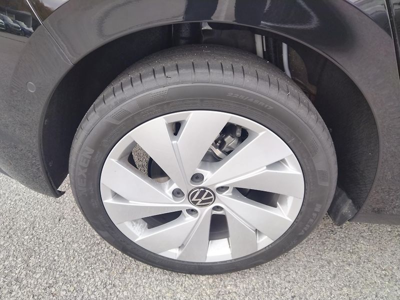 Volkswagen Golf People 1,5 eTSI 85 kW 7DSG mHE - fotka 8 z 27