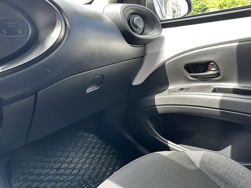 Toyota Aygo X-1.0i-53KW-KLIMA-Č.R.-DPH - fotka 24 z 27