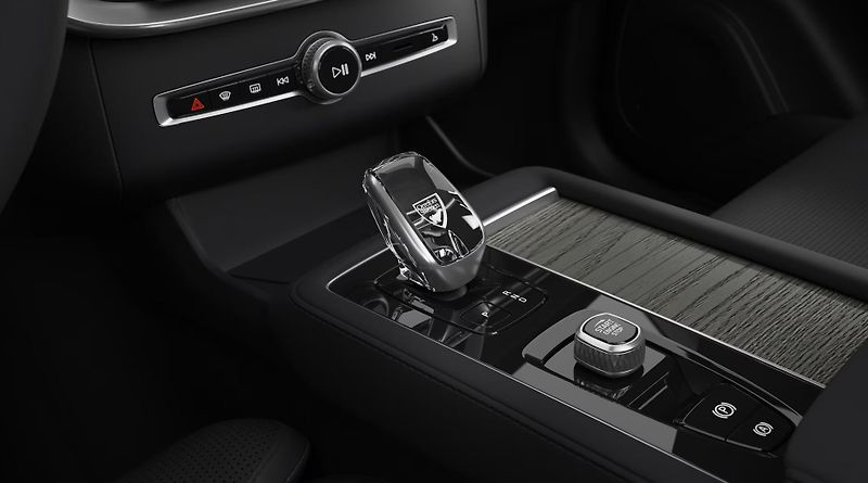 Volvo XC90 (2026) T8 PLUS DARK+ 4SERVIS/ZÁRUKA - fotka 15 z 16