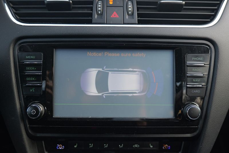 Škoda Octavia 2.0 TDI 110 kW DSG Tažné Navig - fotka 28 z 31