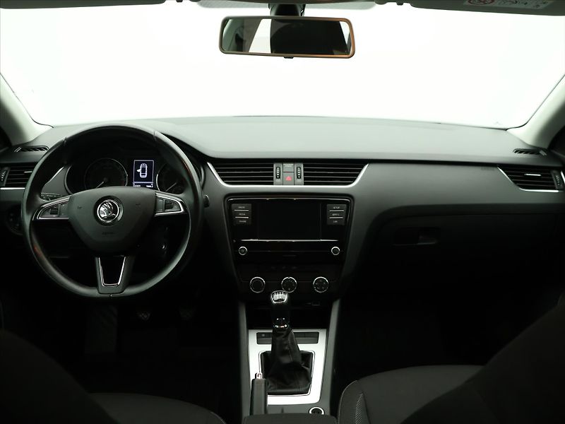 Škoda Octavia 1.6 TDI 85kW Ambition CZ - fotka 23 z 31