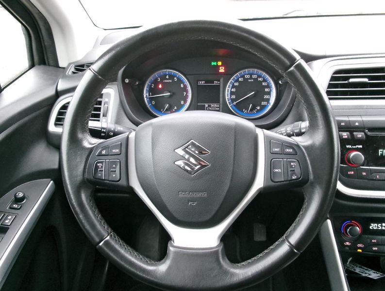 Suzuki SX4 S-Cross (2014) 1,6i AC TEMP VÝHŘEV TAŽNÉ - fotka 17 z 30