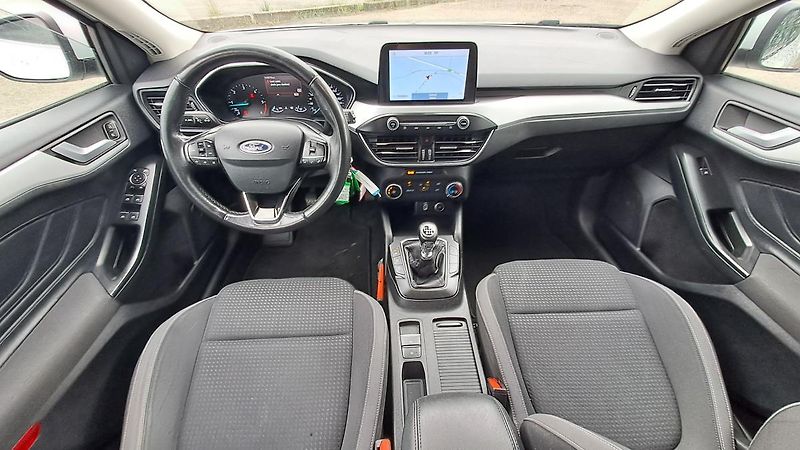Ford Focus 1.5 TDCI Business NAVI - fotka 15 z 32