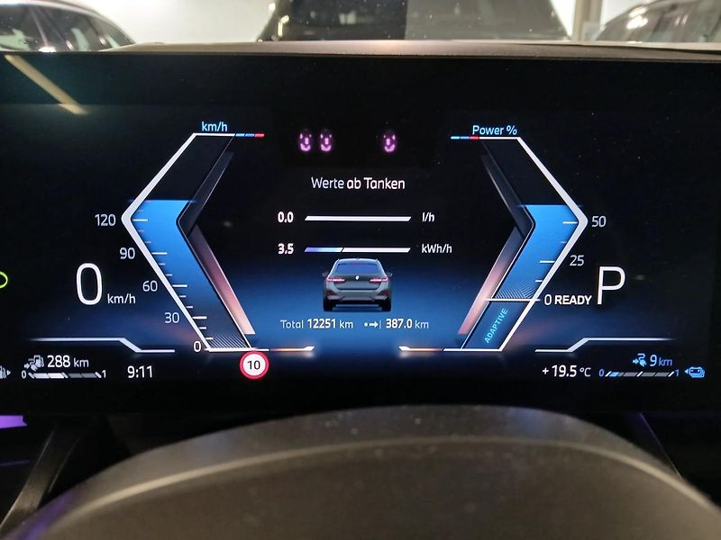 BMW Řada 5 550e xDrive - fotka 10 z 12