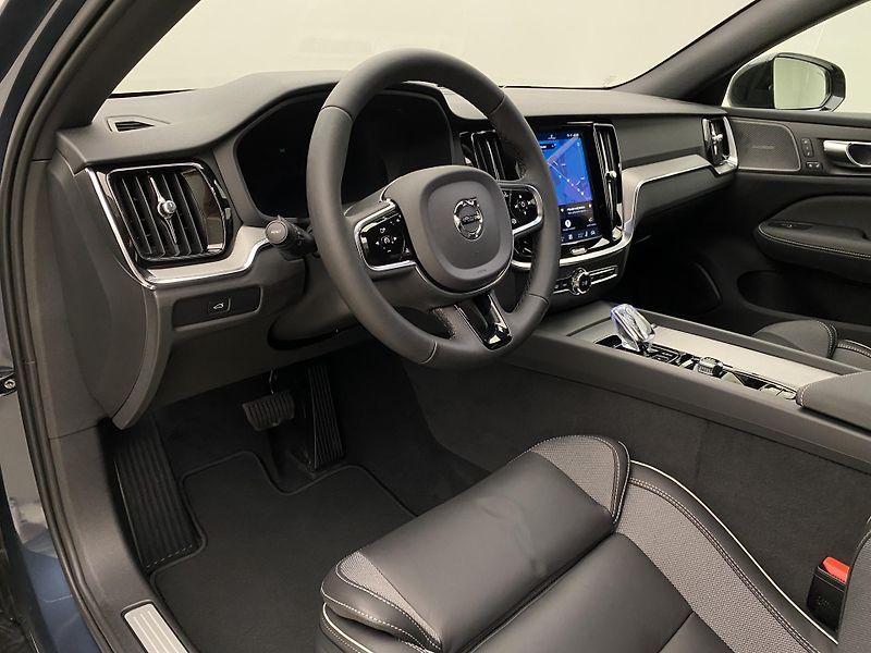 Volvo V60 (2026) B4 AUT DARK PLUS - fotka 23 z 57