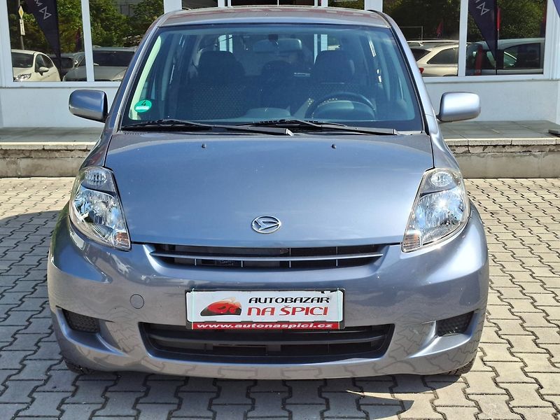 Daihatsu Sirion (2006) 1.3i 67kW AUT 4WD - fotka 3 z 39