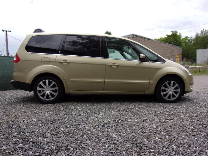 Ford Galaxy (2007) 2.0TDCi 103kW GHIA 7MÍST PANOR - fotka 4 z 25